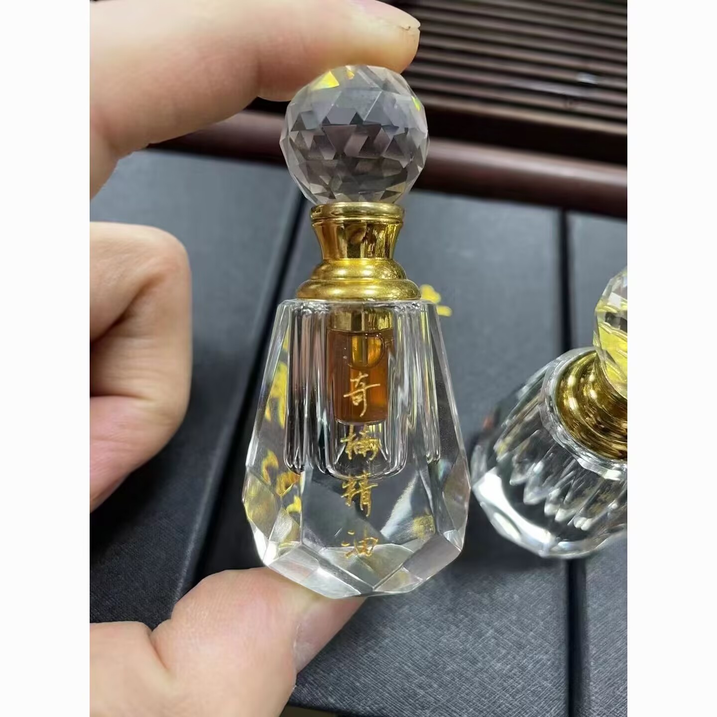 2ml/箱 リッチウード沈香オイル 長持ちするウッディな香り - Perfume Fragrance Raw Material のレビューと価格