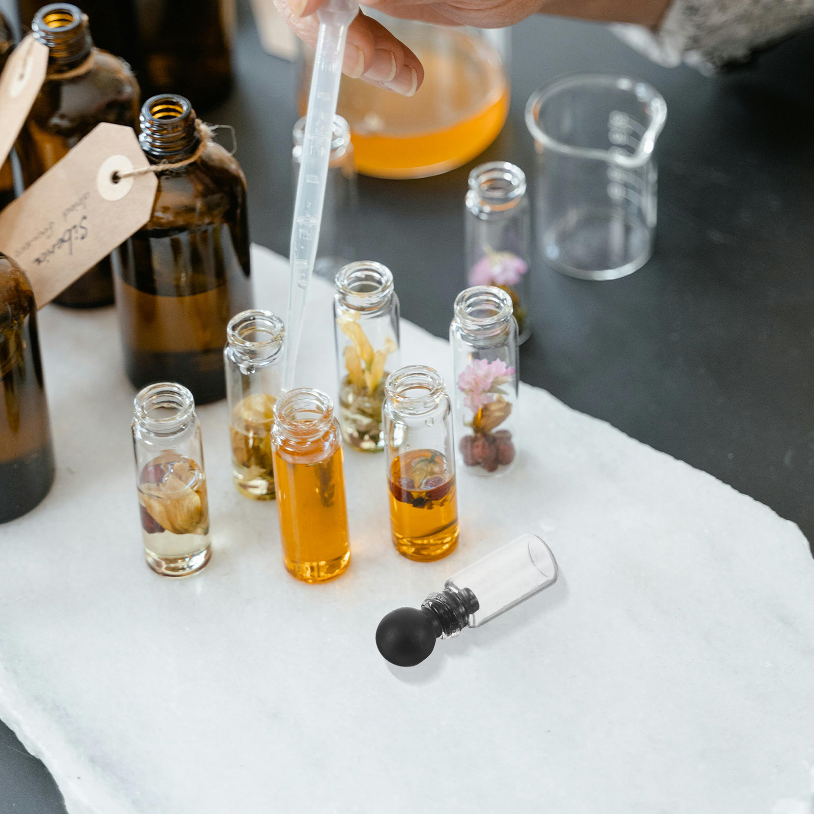 150個入り、ガラス製香水サンプル容器、小型ボールストッパー - Perfume Fragrance Oil のレビューと価格