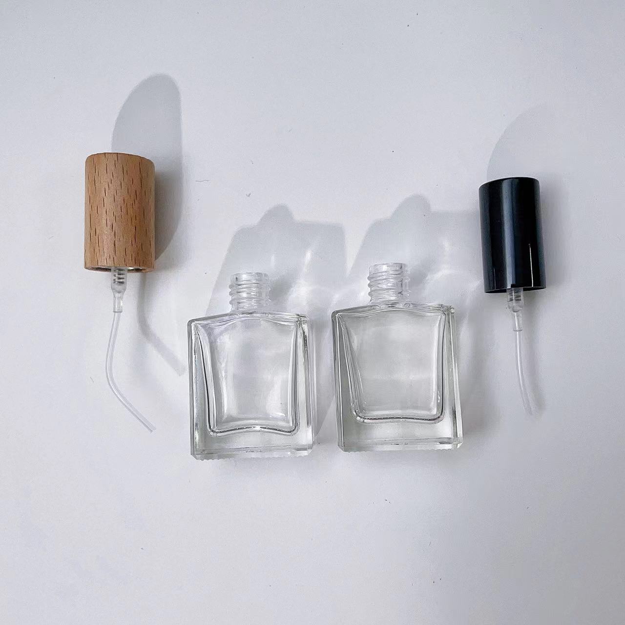 ガラスフレグランススプレー,ポータブル,正方形,詰め替え可能 - Perfume Fragrance Book のレビューと価格